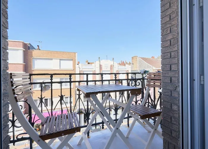 Superbe Appartement, Balcon Vue Mer, 3 Chambres!