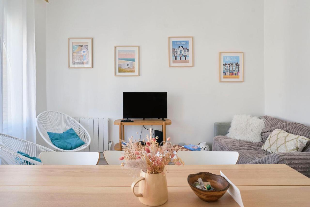 Superbe Appartement, Balcon Vue Mer, 3 Chambres!
