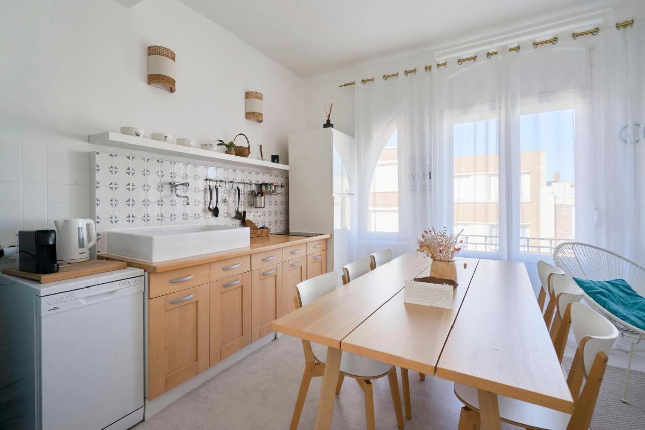 Superbe Appartement, Balcon Vue Mer, 3 Chambres!