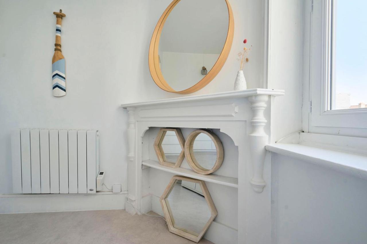 Superbe Appartement, Balcon Vue Mer, 3 Chambres!